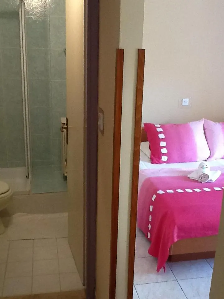 Pansion Manuela Guest House Vrsar Croatia